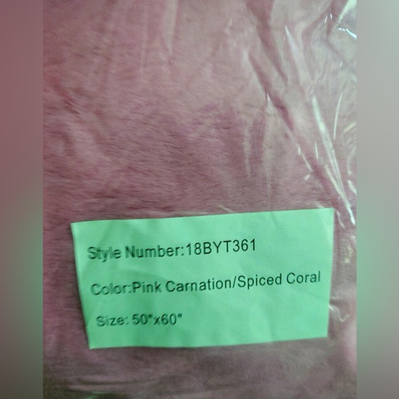 MAX STUDIO HOME Reversible Faux Fur Blanket Throw - Pink Carnation/Coral - Picture 5 of 5